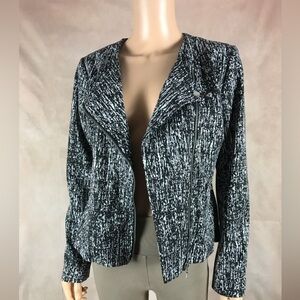 Elegant Monochrome Women's Blazer